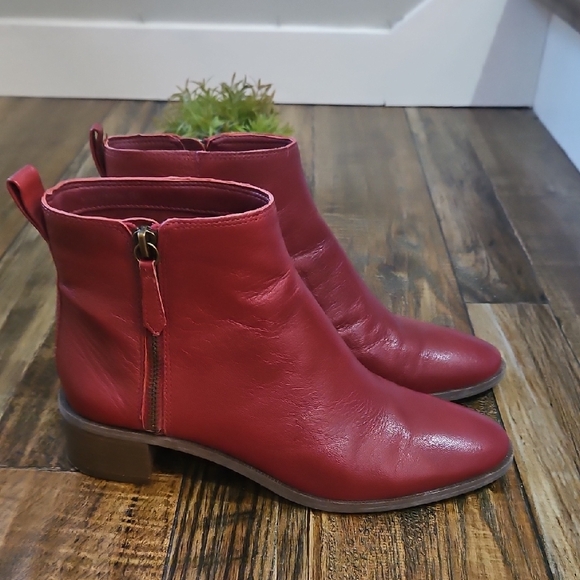 Copper Key Women's Crimson Red Leather Ankle Booties‎ (Made In Brazil) Size 7 - Picture 3 of 12